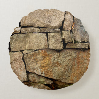 Coussins Ronds A stone wall made of cobblestones background textu