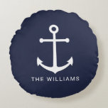Coussins Ronds Ancre blanche marine et nom personnalisé sur bleu<br><div class="desc">Coussin ronde minimaliste moderne avec ancre blanche et nom personnalisé en blanc moderne sans serif style police sur arrière - plan bleu marine.

Parfait aussi bien pour le décor de maison de plage,  cadeau de ménage et plus encore.</div>