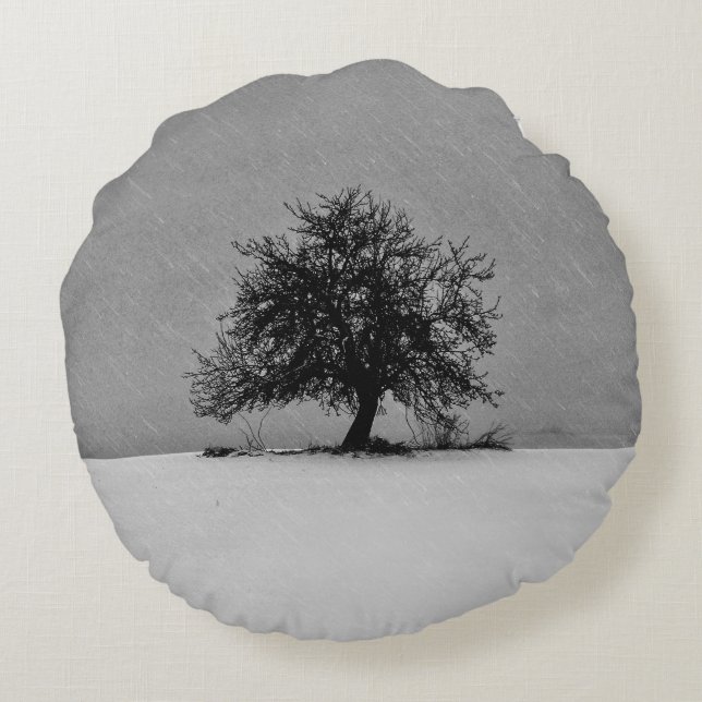 Coussins Ronds Arbre solitaire dans la neige (Dos)