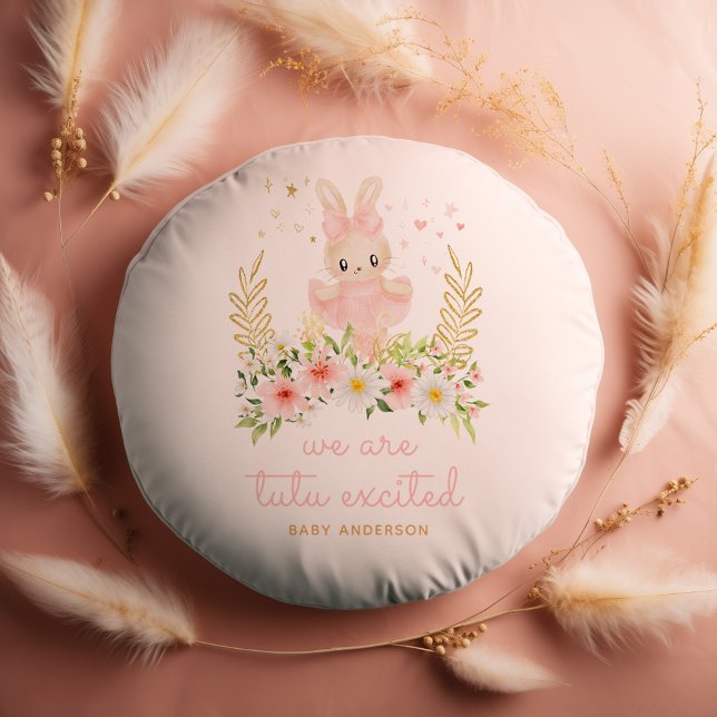 Coussins Ronds Bunny Ballerina Nous sommes Tutu Excité Baby showe (round throw pillow with watercolor rabbit ballerina and text "we are tutu excited" for baby shower)
