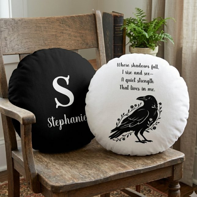 Coussins Ronds Cadeau d'anniversaire Fleur Gothique Corbeau Acadé (Gothic raven and floral decor for the dark academia fan in your life — unique birthday gift idea)