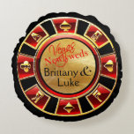 Coussins Ronds Casino Chip de Las Vegas| or noir rouge<br><div class="desc">Une belle tenue de soirée pour votre journée de mariage à Las Vegas ! Cet oreiller jazzy de jetons comporte une puce de casino facile à personnaliser sur le devant et des dés roulants avec de la place pour un texte spécial supplémentaire sur le dos. Un cadeau de souvenir parfait...</div>
