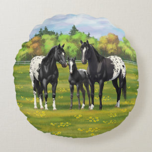 Coussins Ronds Chevaux Appaloosa Noir Dans Les Pâturages D'Été