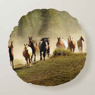 Coussins Ronds Chevaux de course dans le ranch du Montana