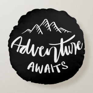Coussins Ronds Citation de montagne d'aventure attend
