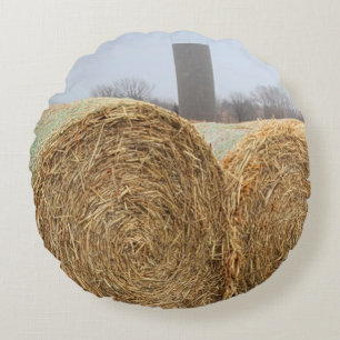 Coussins Ronds De grandes balles de foin rond dans un champ agric