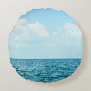 Coussins Ronds Eau Océanique, Ciel bleu clair.