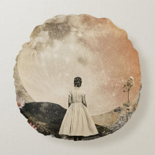 Coussins Ronds Élégance Lune - Vue arrière de la femme avec Lune