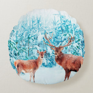 Coussins Ronds Family of noble deer in a snowy winter. Christmas