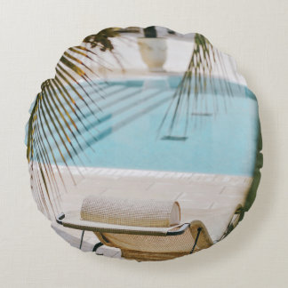 Coussins Ronds Fauteuil Brown et noir à côté de la piscine en t