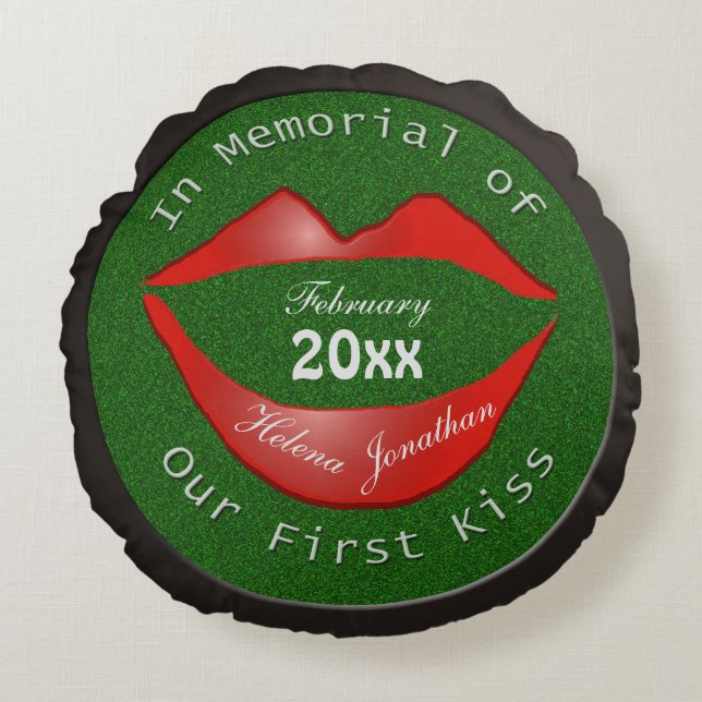 Coussins Ronds Funny In Memory of Couple's First Kiss Black (Devant)