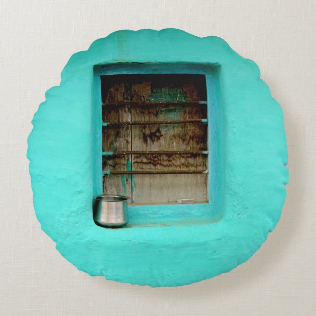 COUSSINS RONDS GRAY STEEL CONTAINER ON WINDOW WITH TEAL PAINT (Devant)