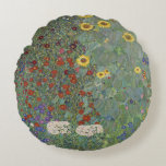 Coussins Ronds Jardin agricole avec tournesol par Gustav Klimt<br><div class="desc">Apportez la beauté de la célèbre peinture de Gustav Klimt dans votre maison avec notre jardin de ferme avec coussin de tournesols. Doté de détails incroyablement complexes et de couleurs vives, ce coussin est l'ajout parfait à tout espace de vie. L'impression de haute qualité capte l'essence de l'oeuvre, et le...</div>