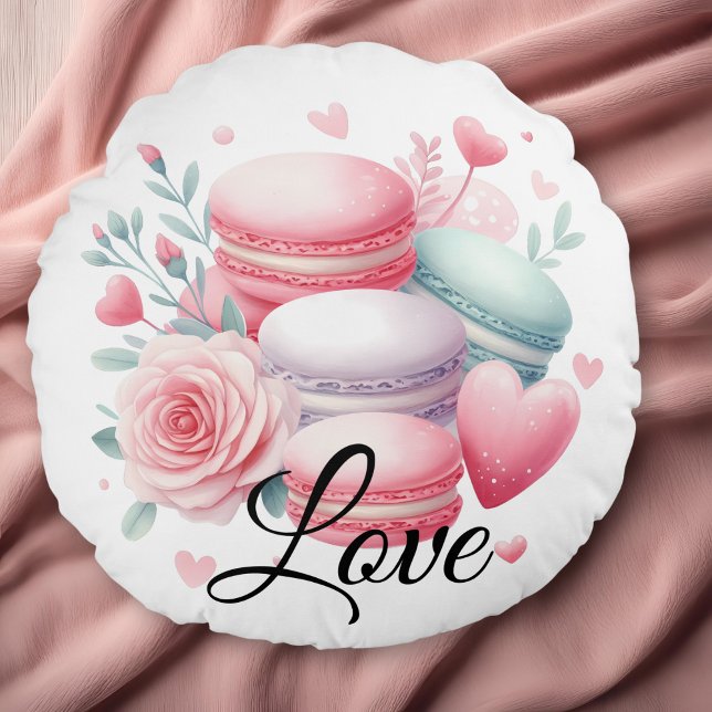 Coussins Ronds Joli Macaron et coeurs roses et blancs Amour  (Cute Pink Macarons and Hearts Love Round Throw Pillow)