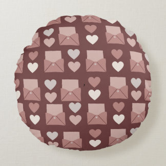 Coussins Ronds les coeurs volants, les enveloppes d'amour et les 