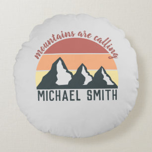 Coussins Ronds Les montagnes pastel vintages appellent le monogra