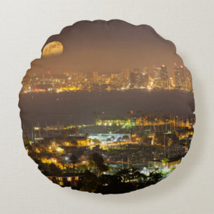 Coussins Ronds Lever de lune sur la ligne d'horizon de San Diego
