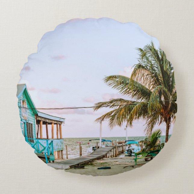 COUSSINS RONDS MAISON EN BOIS BLEU PRÈS DU CORPS D'EAU (Devant)