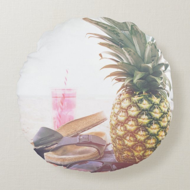 Coussins Ronds Minimalist photography of pineapple near sandals a (Devant)