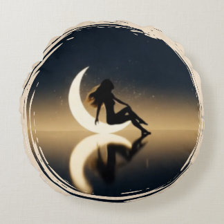 Coussins Ronds Moonlight Muse–Celestial Woman with Crescent Moon