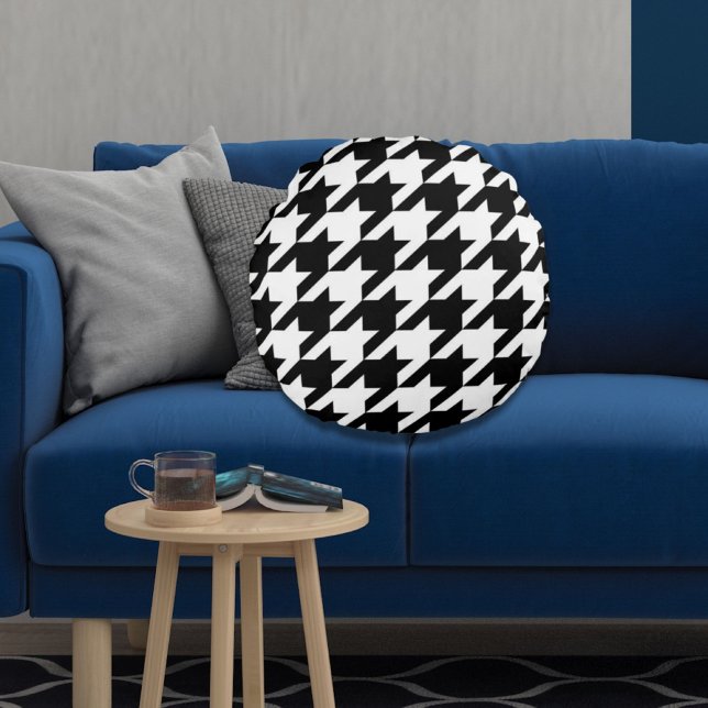 Coussins Ronds motif de pied de (stylish geometric black white houndstooth pattern round pillow)
