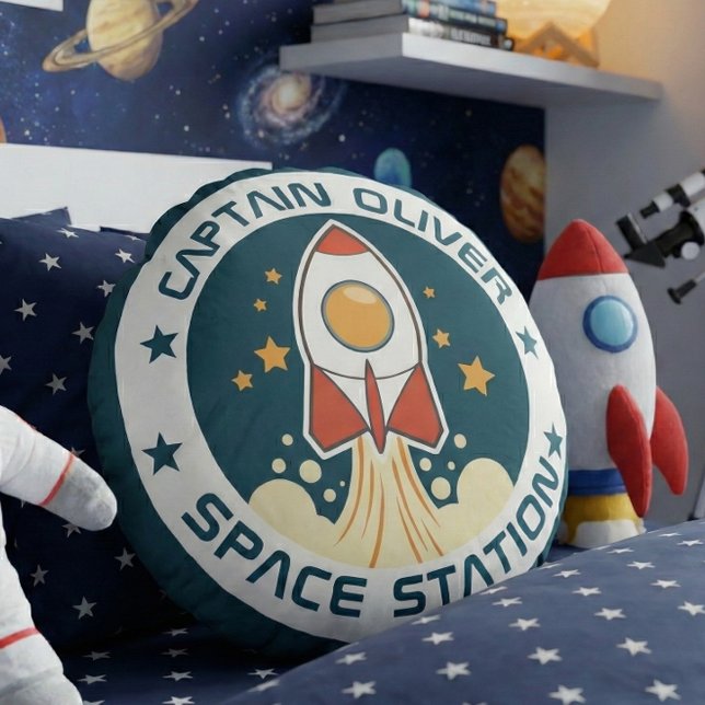 Coussins Ronds Navire spatial personnalisé pour enfants (Blast Off to Dreamland! Add a touch of cosmic charm to your little astronaut’s room.)