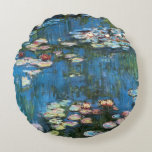 Coussins Ronds Nénuphars de Claude Monet, Impressionnisme Vintage<br><div class="desc">Nénuphar (1914) de Claude Monet est une peinture de nature impressionniste vintage. Une des nombreuses variations de peintures florales de nénuphars que Monet peint par l'étang dans son jardin fleuri à Giverny, France. À propos de l'artiste : Claude Monet (1840-1926) est un fondateur du mouvement de peinture impressionniste française, dont...</div>