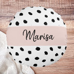 Coussins Ronds Nom du monogramme moderne | Points rose et noir Pa<br><div class="desc">Nom du monogramme moderne | Points rose et noir Pastel</div>