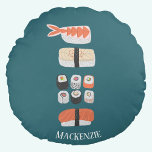 Coussins Ronds Nom personnalisé de la pile de sushi<br><div class="desc">Sushi,  nigiri et maki roulent l'art culinaire japonais sur un arrière - plan vert foncé. Personnalisez en modifiant ou en supprimant le nom.</div>