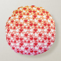 Oreiller jeté à motif de cœurs rouges et blancs