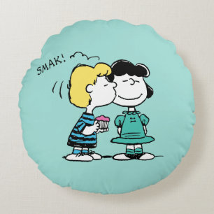 Coussins Ronds Peanuts   Saint-Valentin   Lucy & Schroeder s'embr