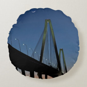 Coussins Ronds Pont de Jr. d'Arthur Ravenel au crépuscule