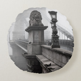 COUSSINS RONDS PONT DE LA CHAÎNE, BUDAPEST