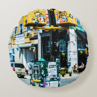 COUSSINS RONDS POSTE JAUNE ET NOIR REMPLI DE VOLS