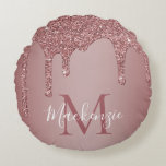 Coussins Ronds Rose Gold Sparkle Parties scintillant Drives Monog<br><div class="desc">Parties scintillant Rose or gouttes Monogramme Coussin bébé avec parties scintillant en or rose/rose faux de mode goutte sur un arrière - plan chic avec votre monogramme et nom personnalisés. Parfait pour la chambre de votre bébé ou de votre petite fille. Veuillez nous contacter à cedarandstring@gmail.com si vous avez besoin...</div>