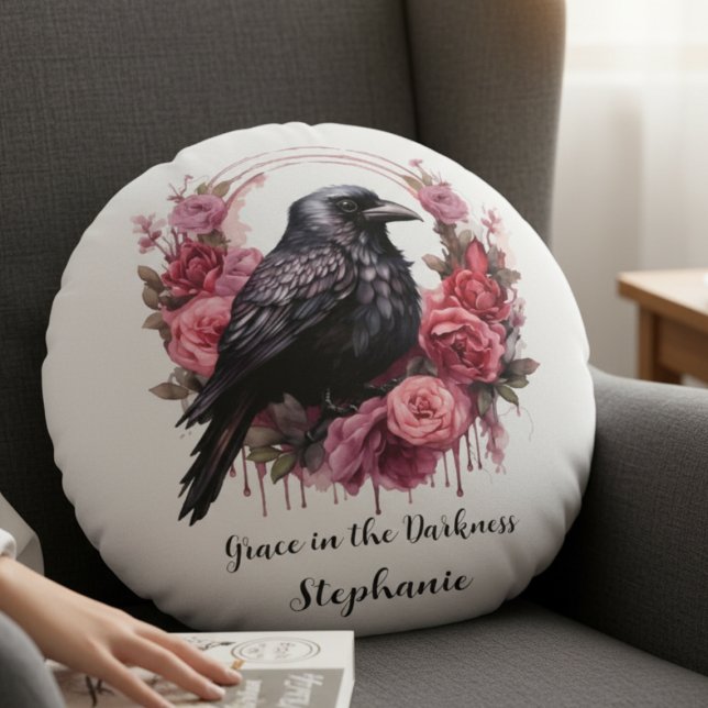 Coussins Ronds Roses roses corbeau (round pillow with pink roses and raven)