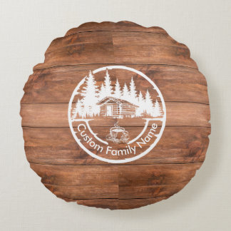 Coussins Ronds Rustic Cottage Cabin Barn | Custom Family Name
