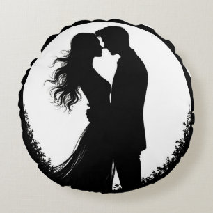 Coussins Ronds Silhouette d'un couple s'étreignant face à face