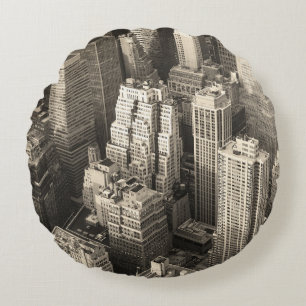 Coussins Ronds Skyline de Manhattan, aérien noir et blanc.