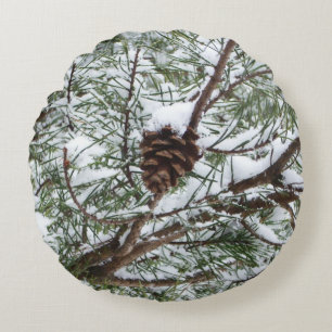 Coussins Ronds Snowy Pine Cône II hiver Photographie de la nature