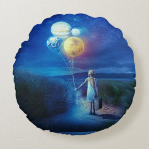 Coussins Ronds Surreal se déplace vers son avenir