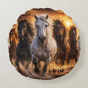 Coussins Ronds Timbre Sauvage – Art de Chevaux Majestueux en Cour