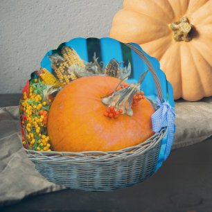 Coussins Ronds Un panier de vacances avec citrouilles