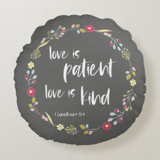Coussins Ronds Verset biblique : L'amour est patient, l'amour est