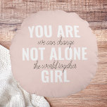 Coussins Ronds Vous N'Êtes Pas Une Seule Fille Citation De Motiva<br><div class="desc">Vous N'Êtes Pas Une Seule Fille Citation De Motivation Positive</div>