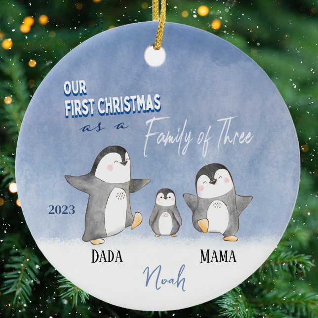 Coutume Baby's mignon premier ornement de Noël (First Christmas Family Ornament. Cute Penguins for a new family of three. Personalized with names. )