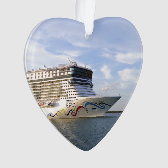 Coutume décorée d'arc de bateau de croisière datée (devant)