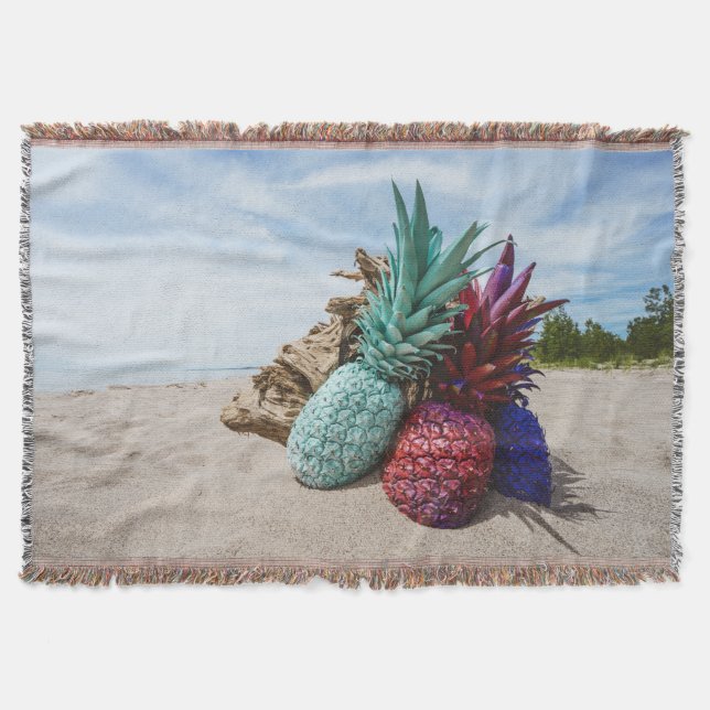 Couverture Ananas colorés sur une plage de sable (Devant)