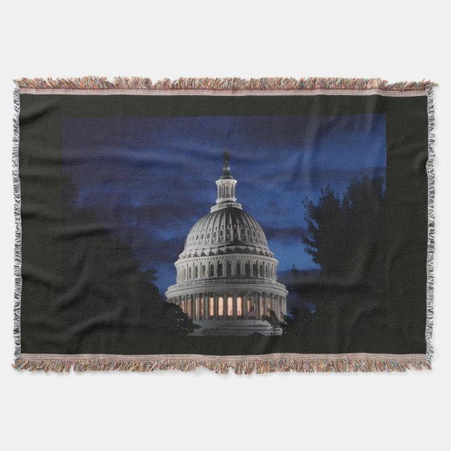 Couverture Bâtiment du Capitole des États-Unis la nuit (Devant)