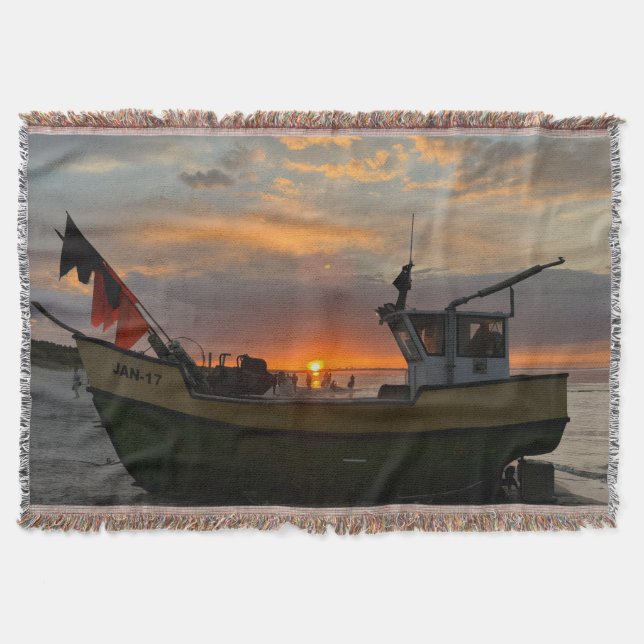 Couverture beau coucher de soleil sur la mer et bateau de pêc (Devant)